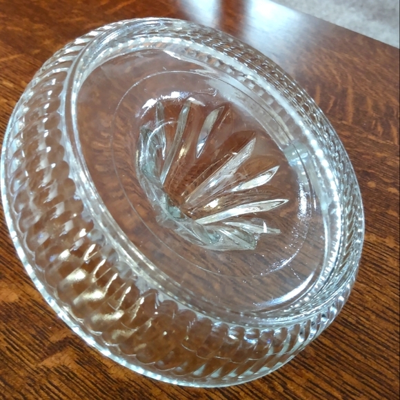 Vintage Manual Glass Fruit Juicer and Lemon Slice Servers 🍊 🍋 - Picture 3 of 8